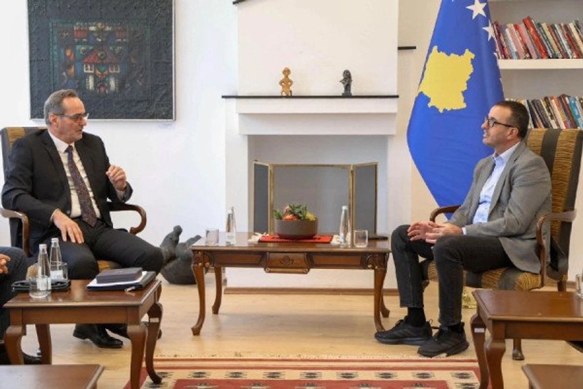 Ministri Gashani diskuton me drejtuesit e Federatës së Pingpongut planet për ngritjen e këtij sporti