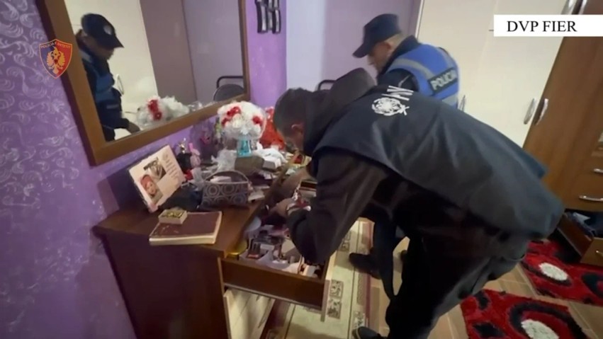 Goditet skema e paligjshme financiare në Fier: Policia vë në pranga 14 persona dhe sekuestron shuma të majme parash