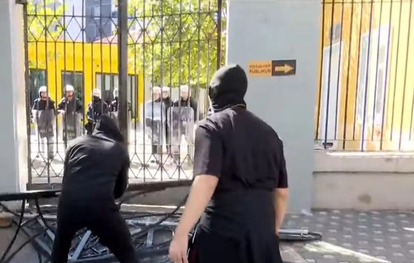 Tensionohet situata para Arsimit: Studentët thyejnë kangjellat dhe kërkojnë reagim institucional