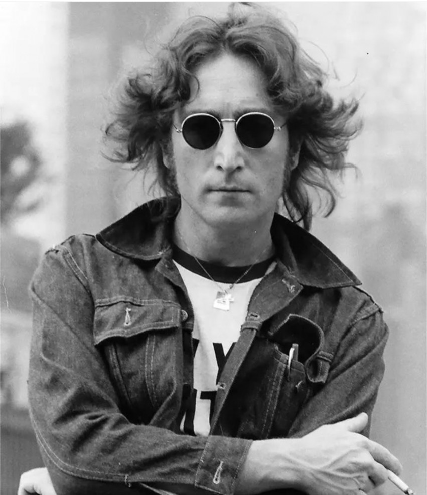 Sot bëhen 86 vjet nga lindja e John Lennon, gjeniut që la gjurmë të pashlyeshme në muzikën botërore