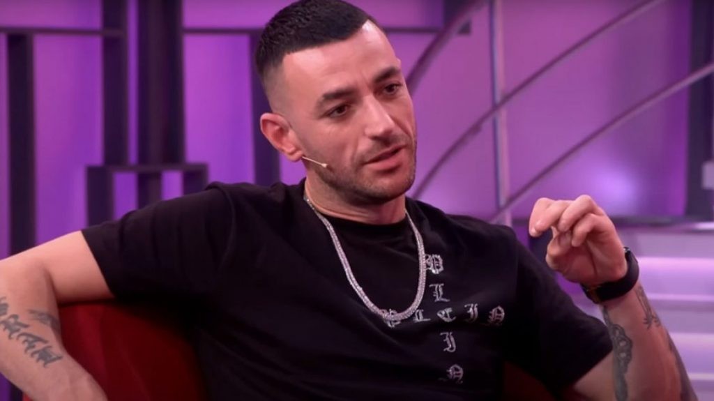 Prania e forcave të rendit në zonën e tij, reagon ashpër reperi i njohur: Mos krijoni panik kot