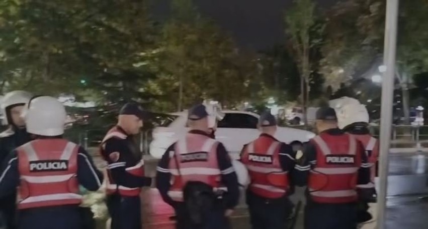 Mbyllet tubimi para Kuvendit, Partia Demokratike shpërndan protestën