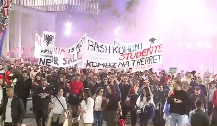 Protesta e 120-të: Qytetarët kërkojnë dorëheqjen e Ramës dhe hetime nga SPAK
