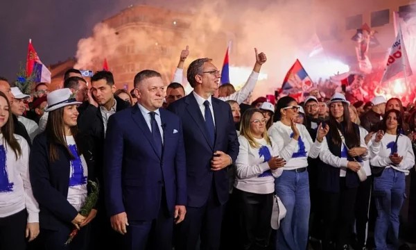 Mbështetje e hapur nga Sllovakia: Fico krah Vuçiqit në Novi Sad dhe rikonfirmon qëndrimin për Kosovën