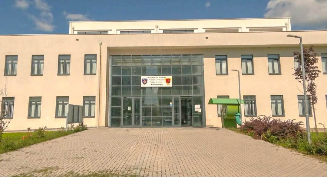 Situata e tensionuar në Shqipëri, Drenasi shtyn ekskursionin e maturantëve për arsye sigurie