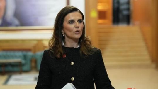 Vlora Çitaku merr besimin e Kuvendit, zgjidhet nënkryetare me 95 vota pro
