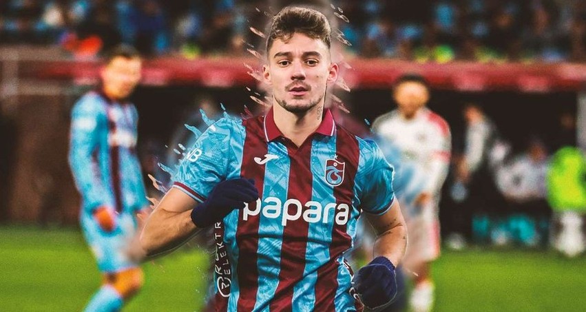 Momente entuziazmi në aeroport, tifozët e Trabzonspor rrethojnë Ernest Muçin