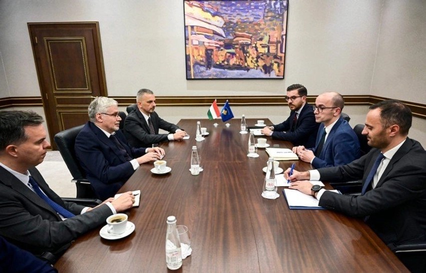 Kreshnik Ahmeti shtron në takim diplomatin hungarez Klein, në fokus marrëdhëniet bilaterale dhe integrimi evropian