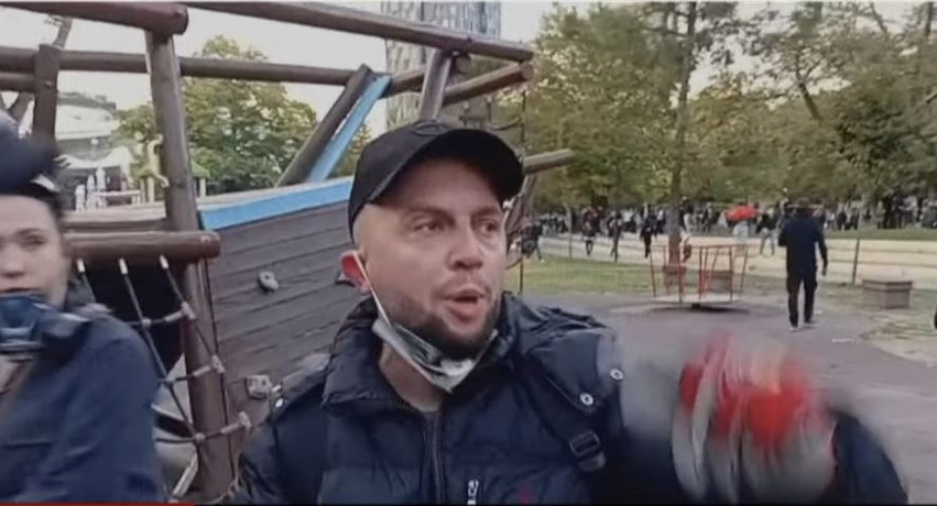 Tensione dhe dhunë në bulevard: Qytetari denoncon sulmin brutal ndaj protestuesit