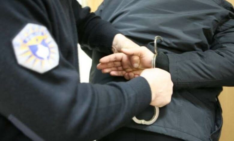 Gjakovë: Vihet në pranga personi i dyshuar për grabitjen e armatosur të një shume të majme parash