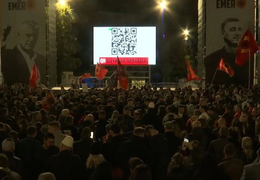 Dita e 15-të e revoltës: Qytetarët në Prishtinë vazhdojnë protestën kundër vendimeve të Gjykatës Speciale