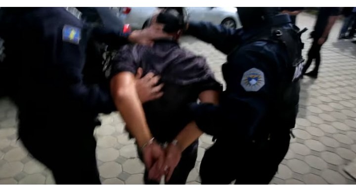 Mashtrimi përmes “Call Center”: Gjykata dërgon në paraburgim nëntë të dyshuarit