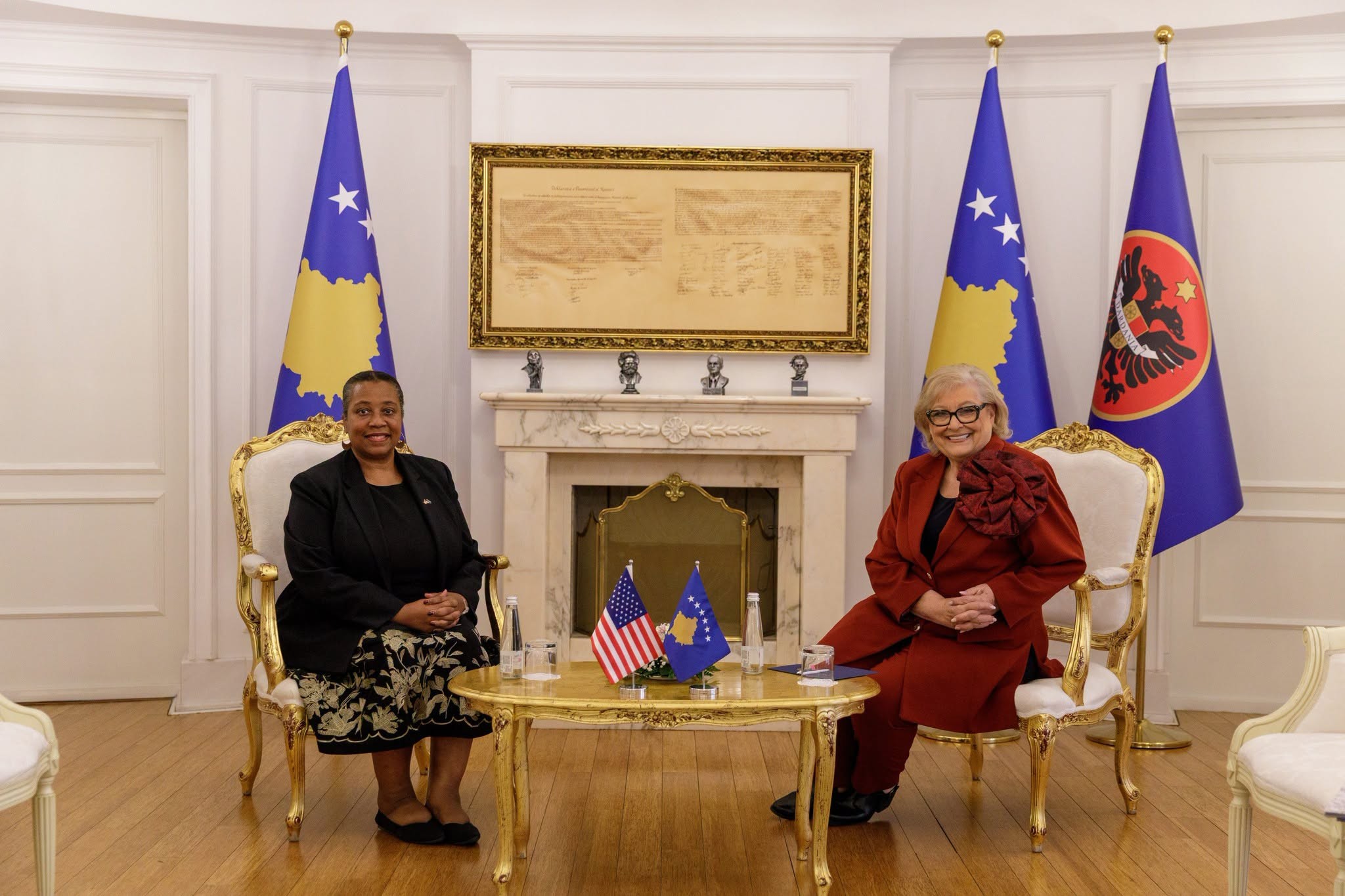 Uashingtoni shtrin dorën e bashkëpunimit për presidenten e re të Kosovës, Justina Shiroka Pula