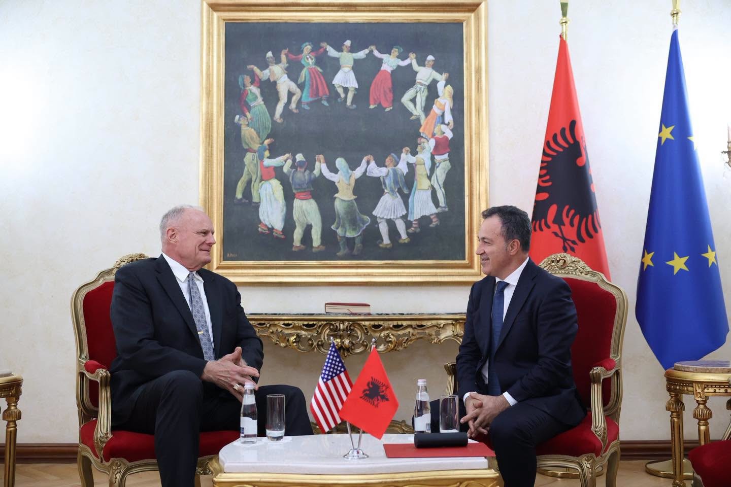 Bashkëpunimi dypalësh në fokus, kreu i Kuvendit pret në takim ambasadorin e ri amerikan Eric Wendt