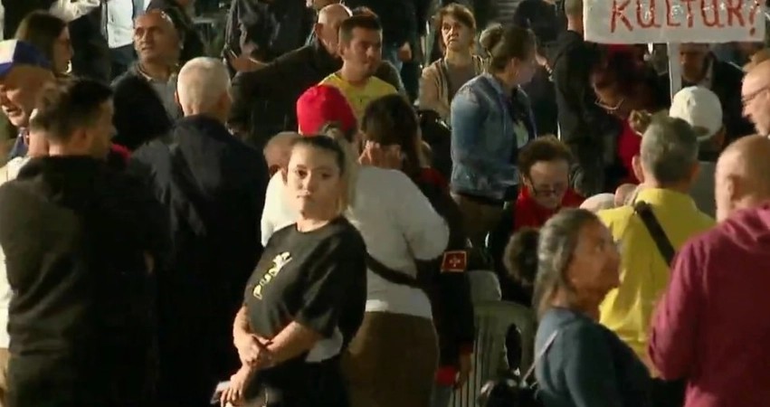 Valë e re pakësimi në Tiranë: Qytetarët marshojnë drejt Kryeministrisë në ditën e 125-të të protestës
