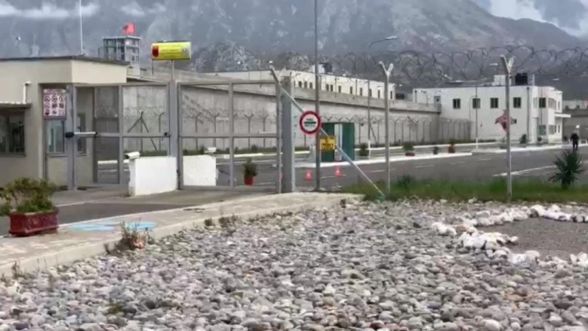 Tragjedi në qelinë e Burgut të Reçit: Ndërron jetë i dënuari që vrau bashkëshorten në vitin 2015