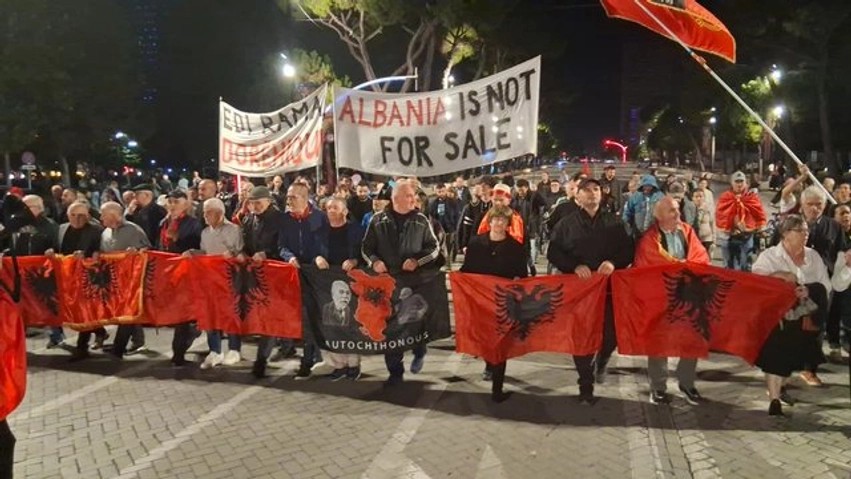 Tjetër tubim në kryeqytet: Protesta e 133-të qytetare bllokon bulevardin me thirrjet për largimin e Ramës