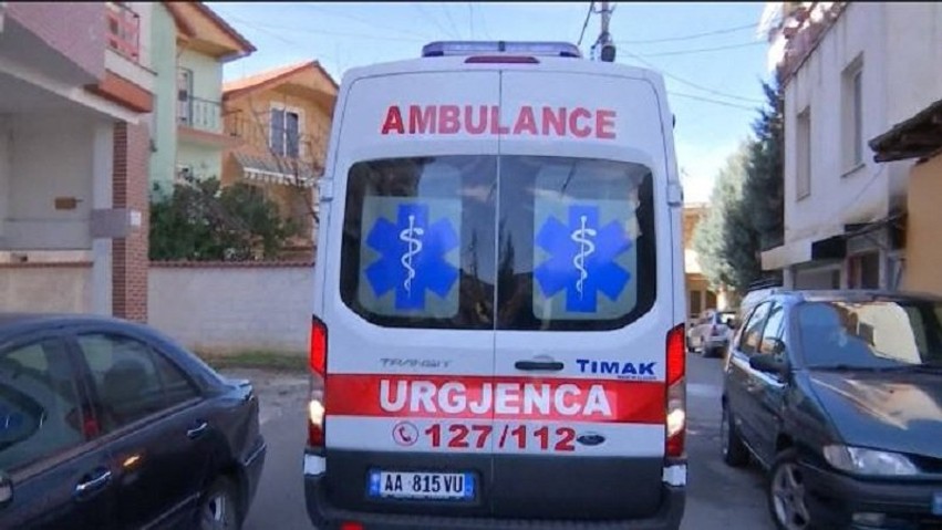 Përplasje mes dy automjeteve në aksin Korçë-Qafë Plloçë, tre persona përfundojnë në spital