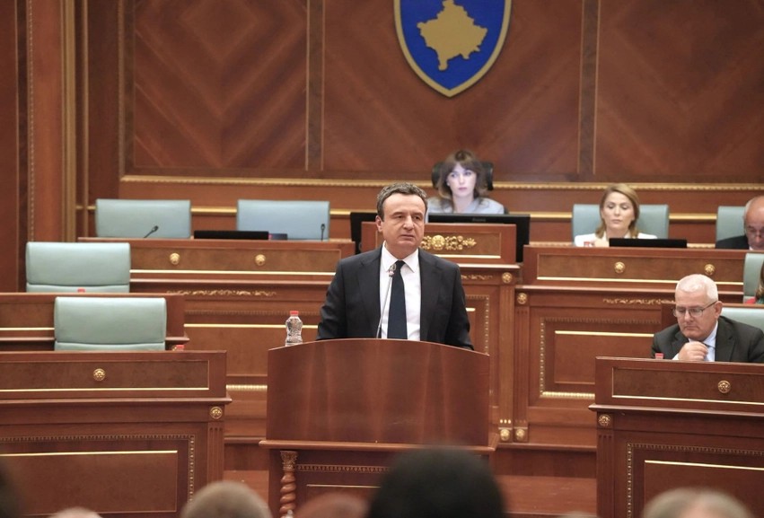 Tragjedia në Pejë: Kurti vendos afat tre-ditor për institucionet dhe kërkon llogari për rastet e dhunës në familje