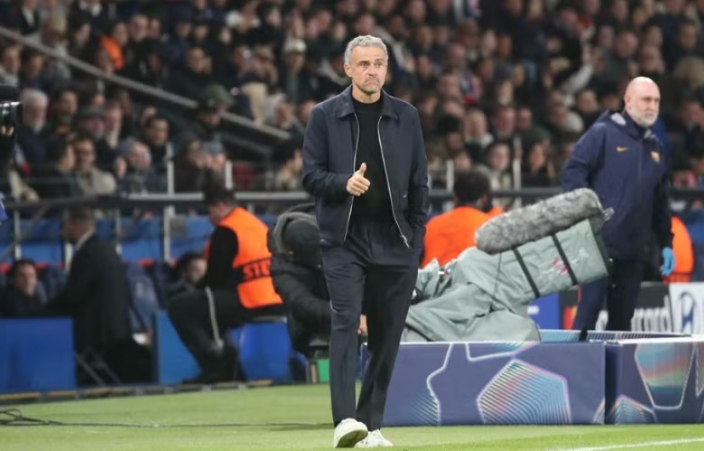 Benni McCarthy e propozon Luis Enriquen për stolin e Manchester Unitedit, por jep një paralajmërim të qartë