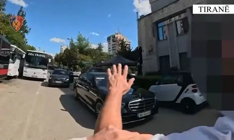 Tiranë: Bie në pranga dyshja që zhvati 100 mijë euro nga 64-vjeçari përmes profileve false