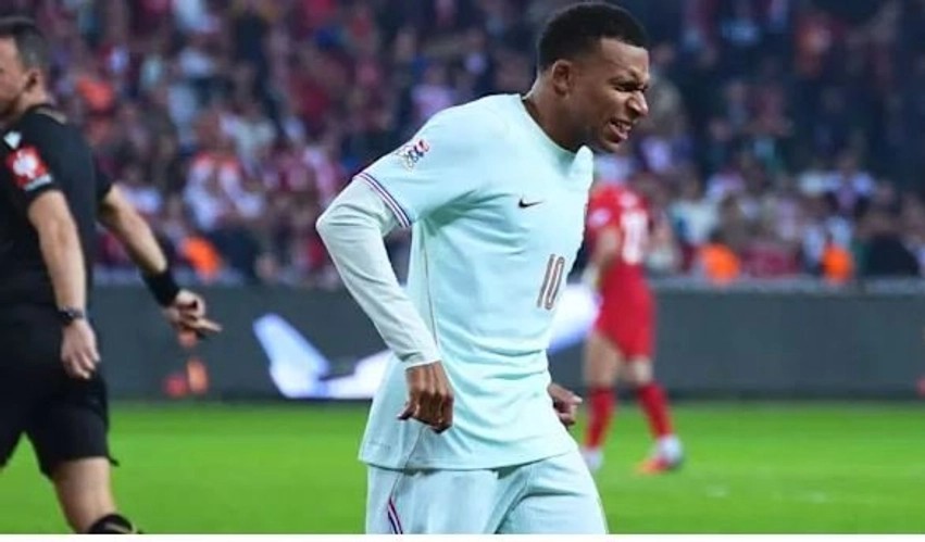 Mbappe i jep fitoren Francës në tokën turke, vendasit mbeten me dhjetë lojtarë