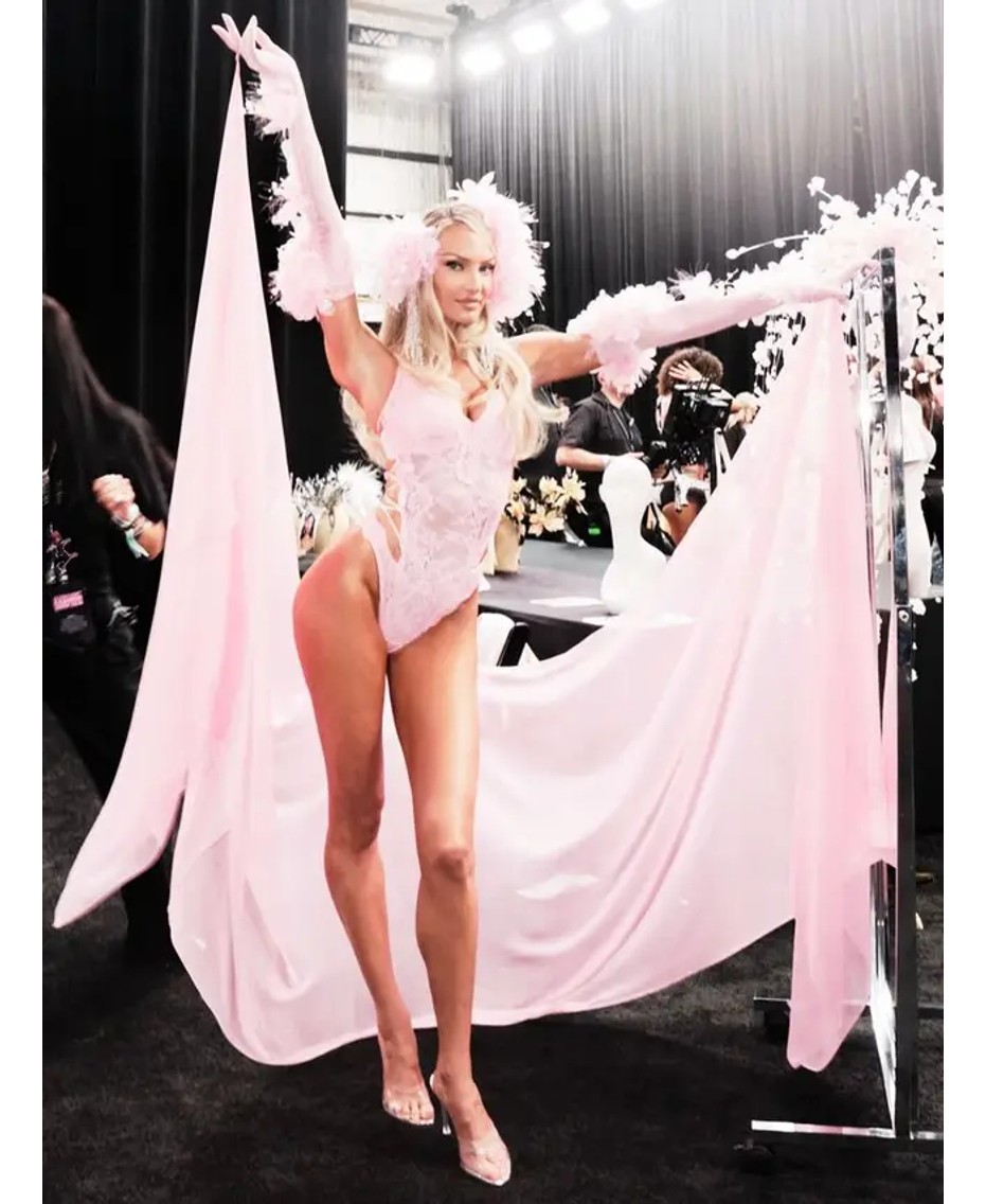 Pamjet e panjohura nga sfilata e Victoria’s Secret: Candice Swanepoel mahnit me elegancën e saj