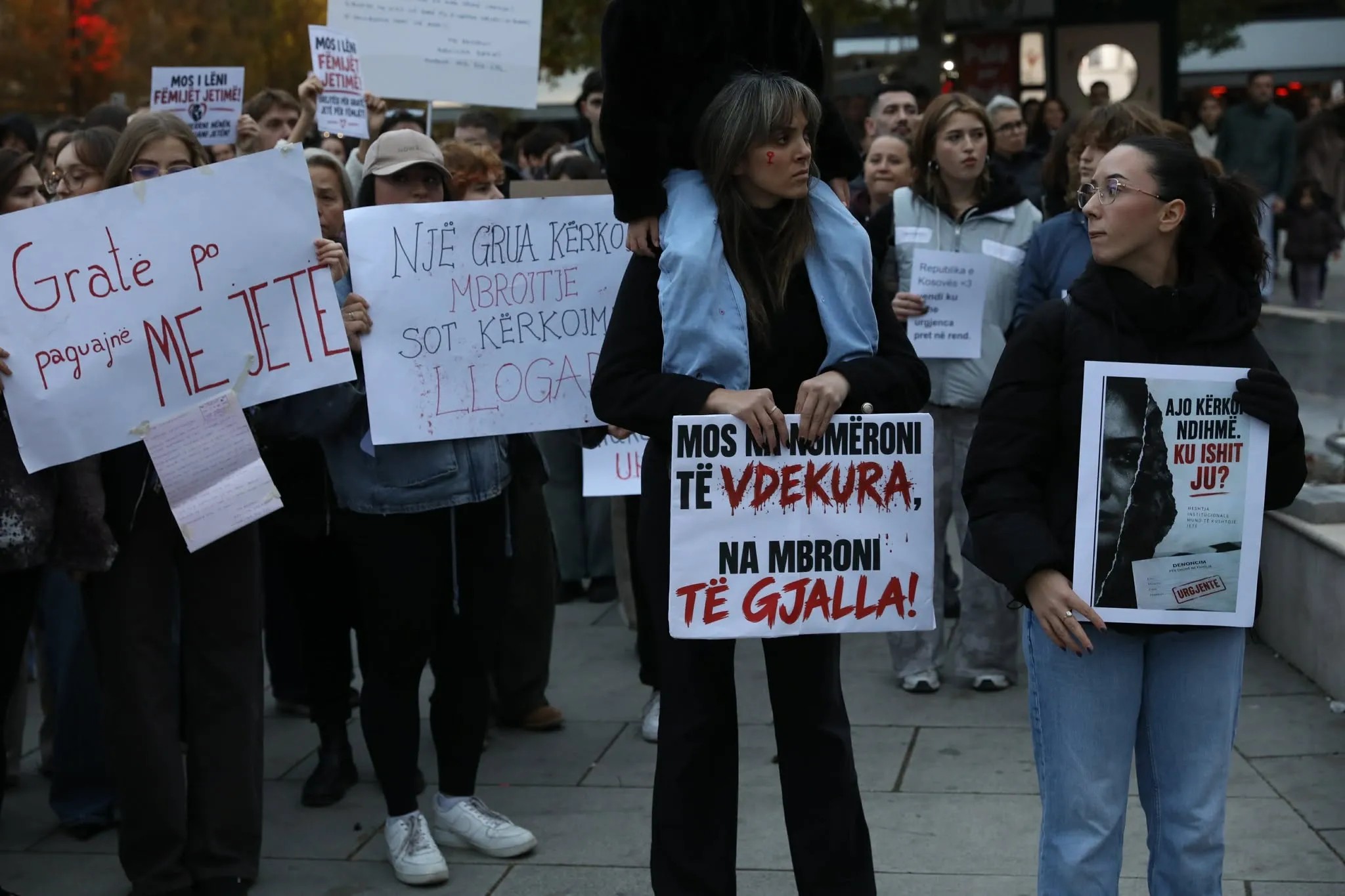 Masë ndëshkimore pas tragjedisë së Arlinda Zekajt: Pezullohen prokurorë dhe zyrtarë policorë për shkak të dyshimeve për lëshim detyre