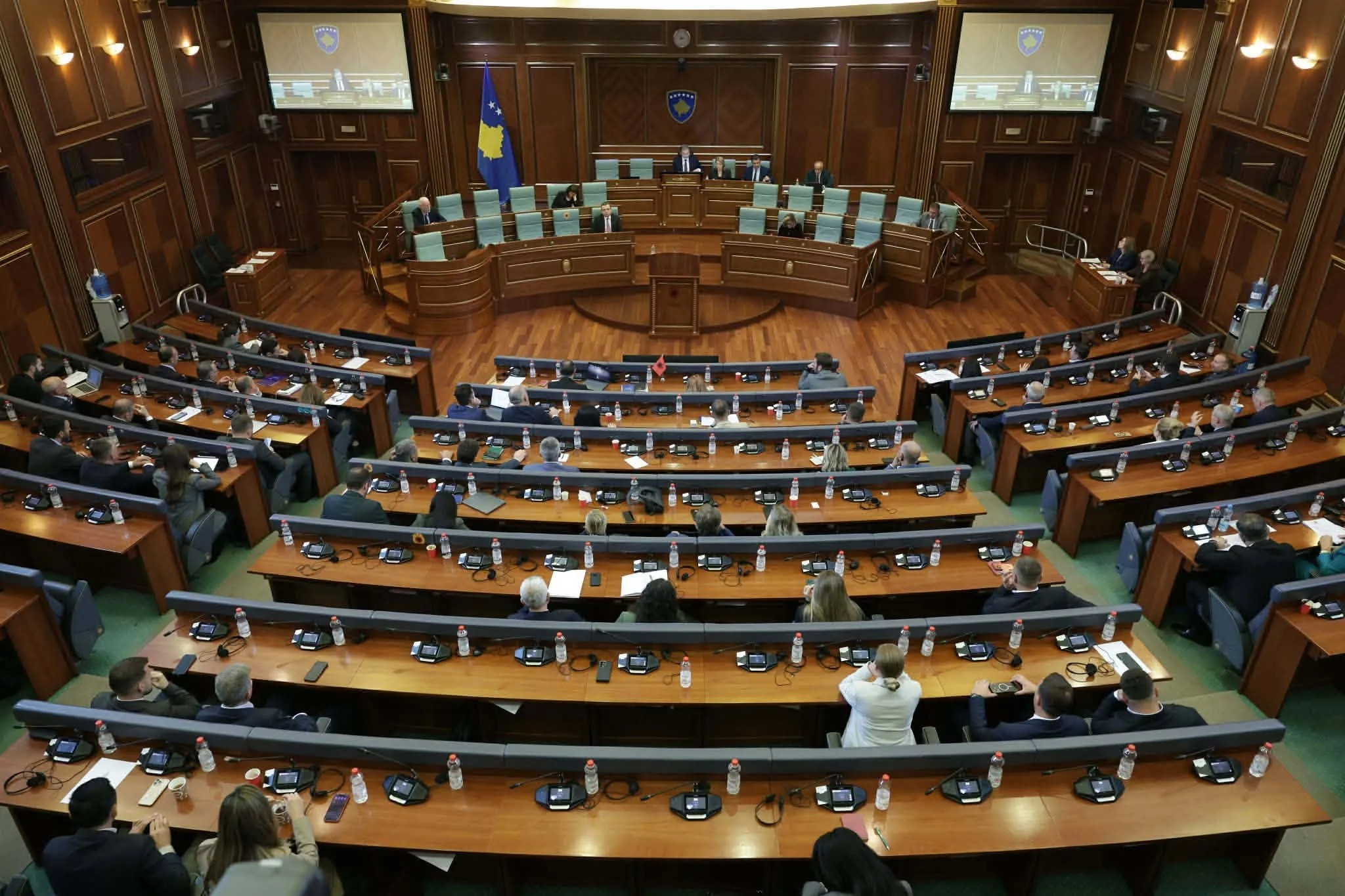Debat i ashpër në Komision: Opozita thotë se Projektligji për Byronë e Pasurisë ka ende boshllëqe ligjore