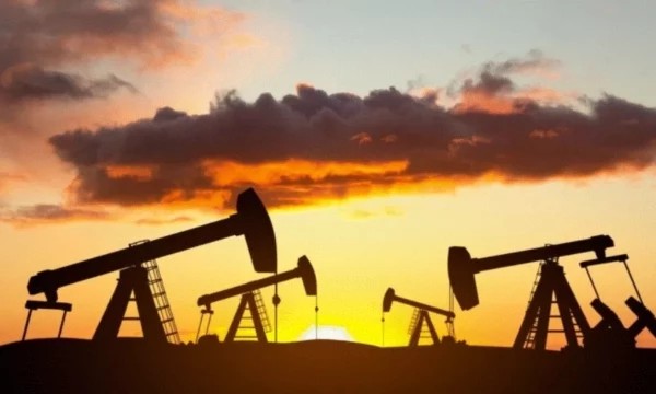 Kriza energjetike: Bashkimi Evropian shqyrton hapjen e rezervave të naftës për të ulur çmimet
