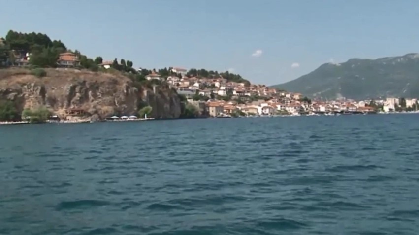 Mbrojtja e pasurisë ujore: Liqeni i Ohrit pasurohet me 100 mijë trofta të reja