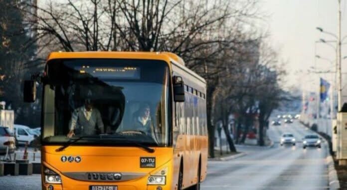 Lehtësim i qarkullimit në kryeqytet: Autobusët e Trafikut Urban falas përgjatë orëve të marshit për UÇK-në