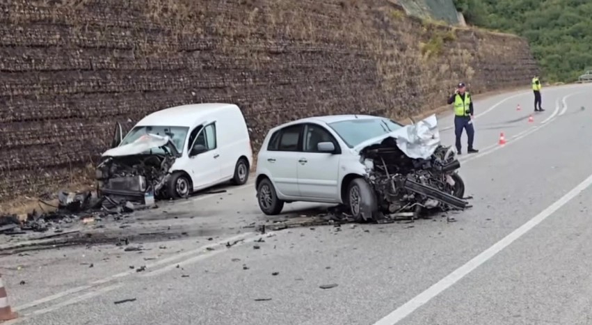 Përplasje e fortë në autostradën Levan-Tepelenë, plagosen dy drejtuesit e mjeteve
