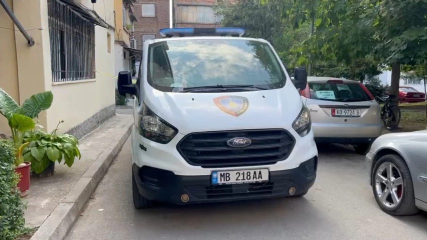 Tentuan t'i vënë flakën një biznesi, zjarri u shpëton nga kontrolli dhe djeg makinën e gabuar