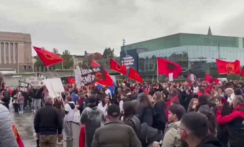 Valë pakënaqësie në diasporë: Gjermania dhe Finlanda i bashkohen protestave kundër vendimit të Speciales