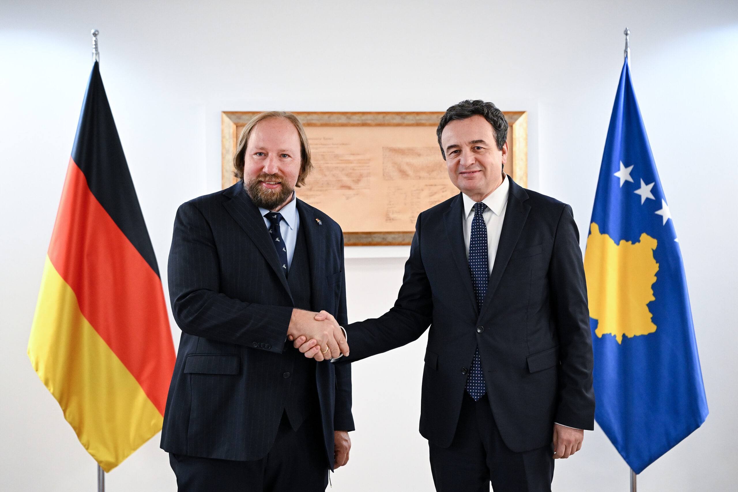 Kurti takon zyrtarin e lartë gjerman Hofreiter: Kosova kërkon mbështetje për statusin e vendit kandidat në BE