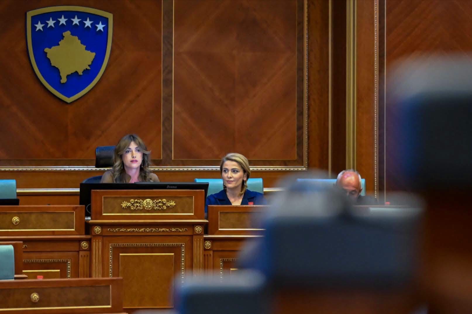 Seancë e jashtëzakonshme: Kuvendi i Kosovës miraton Deklaratën e Përbashkët kundër vendimit të Speciales