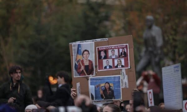 Drejtësi për Arlinda Zekajn: Vazhdojnë protestat në Prishtinë dhe Ferizaj me kërkesë urgjente për llogaridhënie