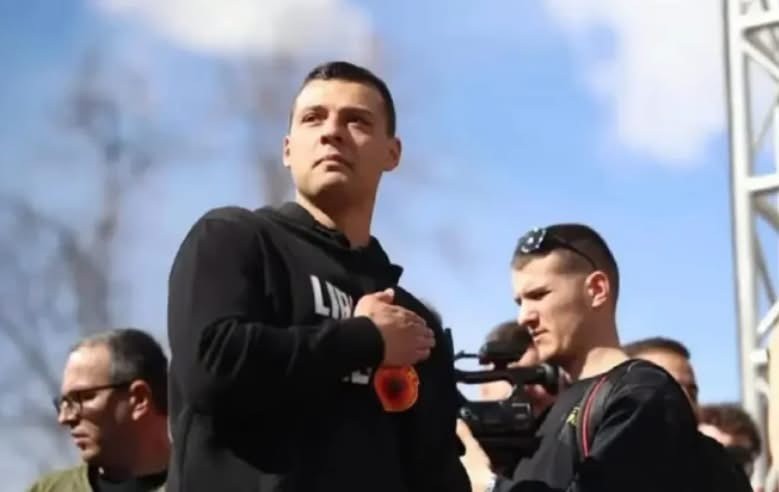Thirrje nga protesta: Endrit Thaçi kërkon bashkimin e partive për ndryshimet në Ligjin e Speciales