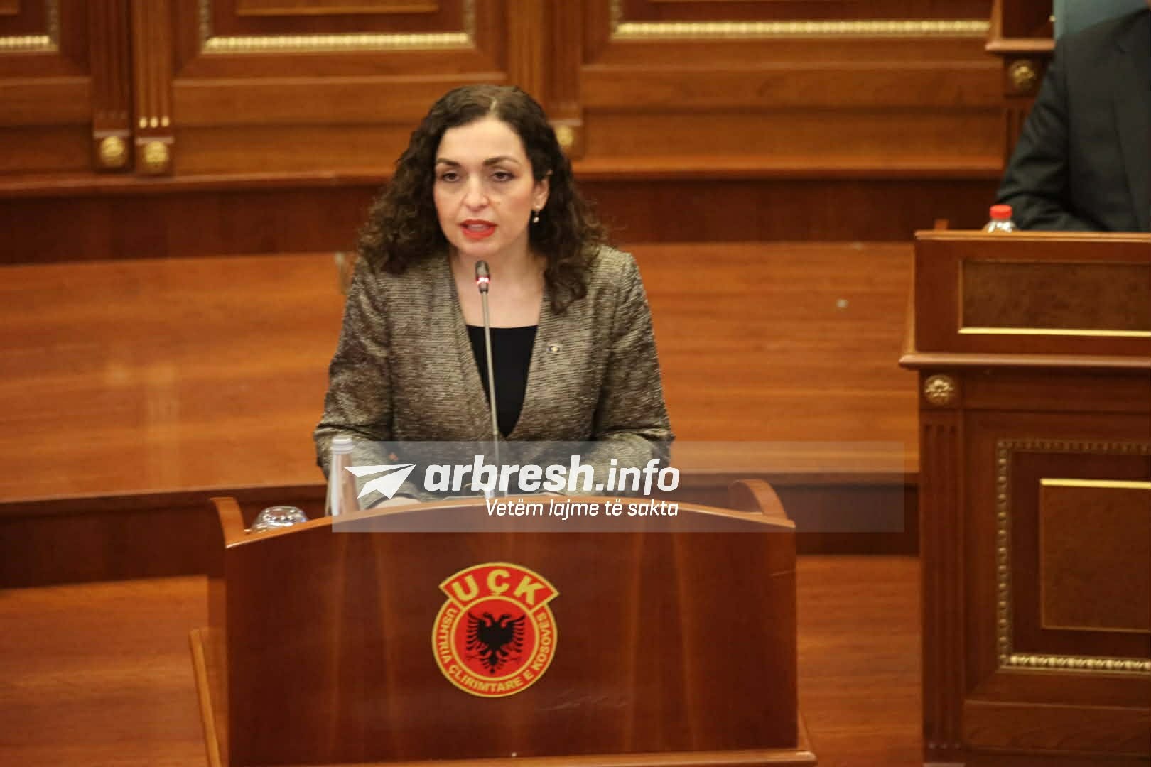 Osmani kërkon dënime sa terrorizmi për dhunën në familje: Shteti nuk guxon të bëjë spektatorin