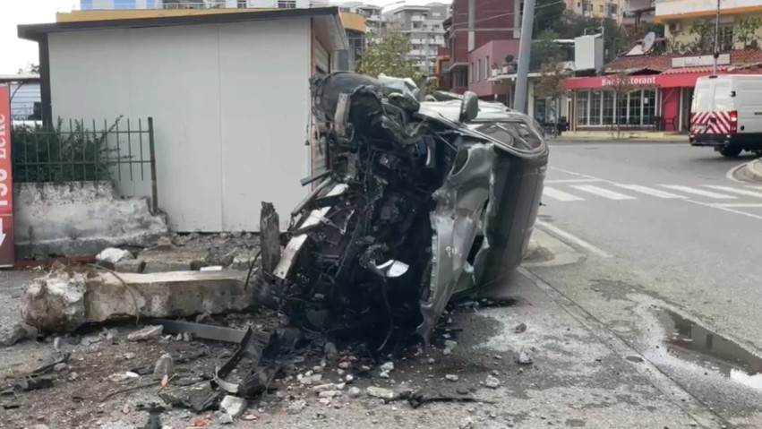 Aksident i rëndë në Lezhë: Automjeti dal nga rruga dhe përmbyset në trotuar, lëndohet shoferi