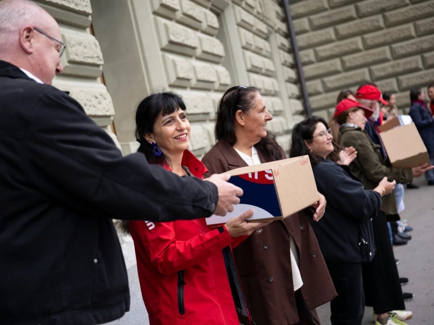 Zvicra drejt qendrës së vëmendjes: Hapet rruga për referendumin mbi pagat minimale