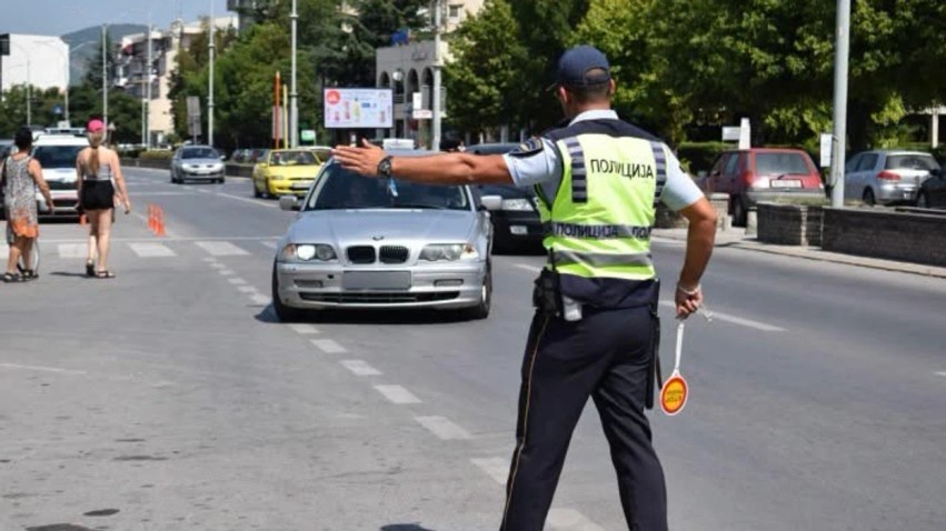 Aksion rruge i Policisë: Dhjetë drejtues mjetesh vihen në pranga për drejtim të rrezikshëm