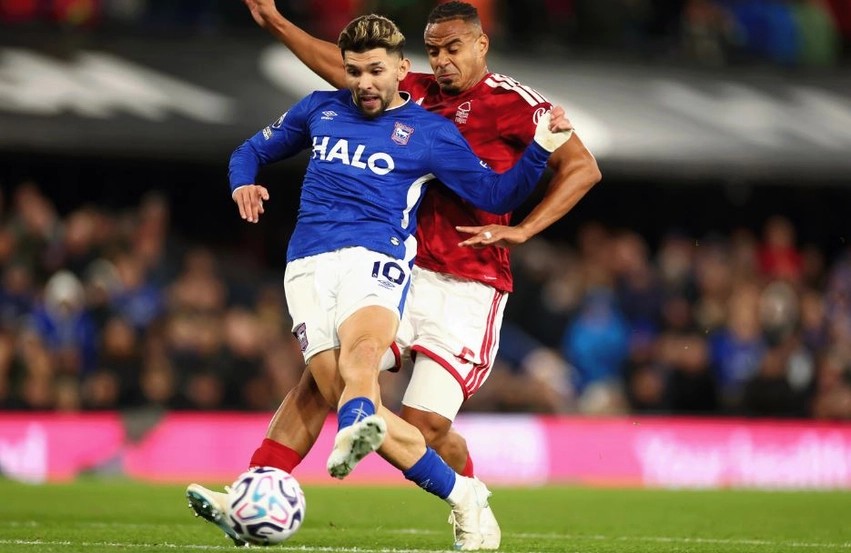 Barazim dramatik në “Portman Road”, Ipswich Town dhe Nottingham Forest ndajnë nga një pikë