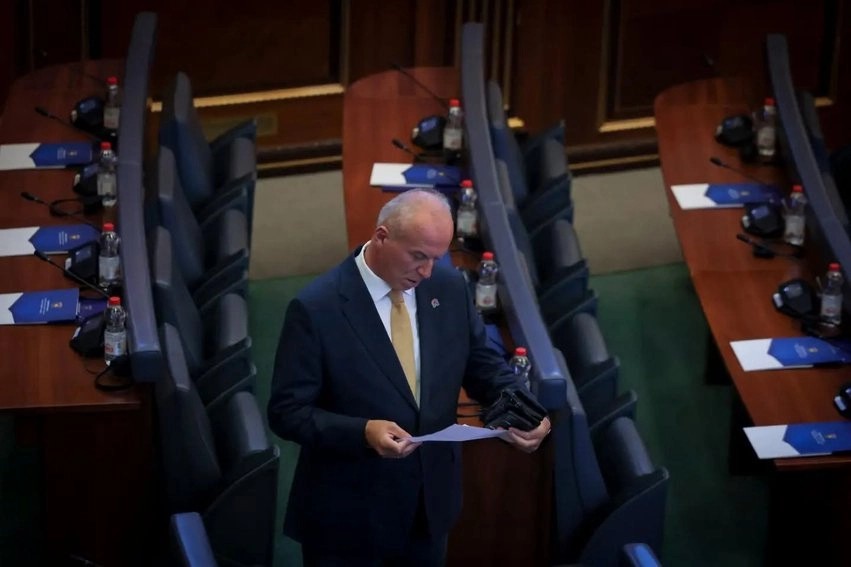 Thirrje nga Lëvizja Vetëvendosje: Deputetët të votojnë sot Presidentin dhe Projektligjin për Specialen