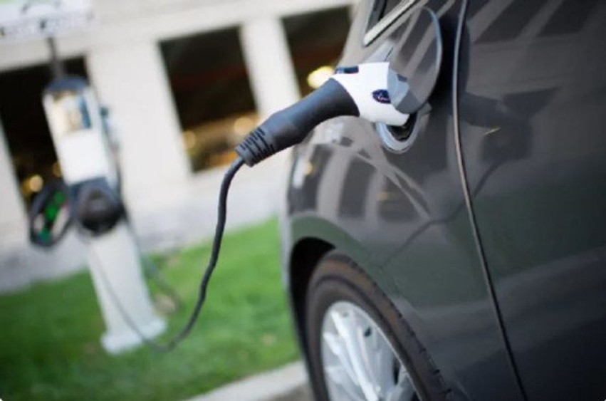 Rreziku nga bateritë: Volkswagen tërheq nga tregu dhjetëra mijëra vetura elektrike në shkallë globale