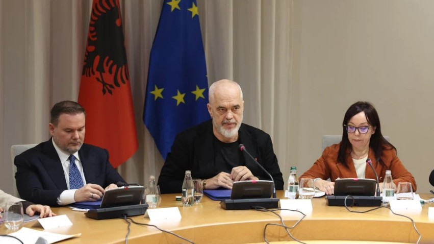 Nga skema e re mujore për fëmijët te kufizimi i rrjeteve sociale: Rama zbulon paketën e masave