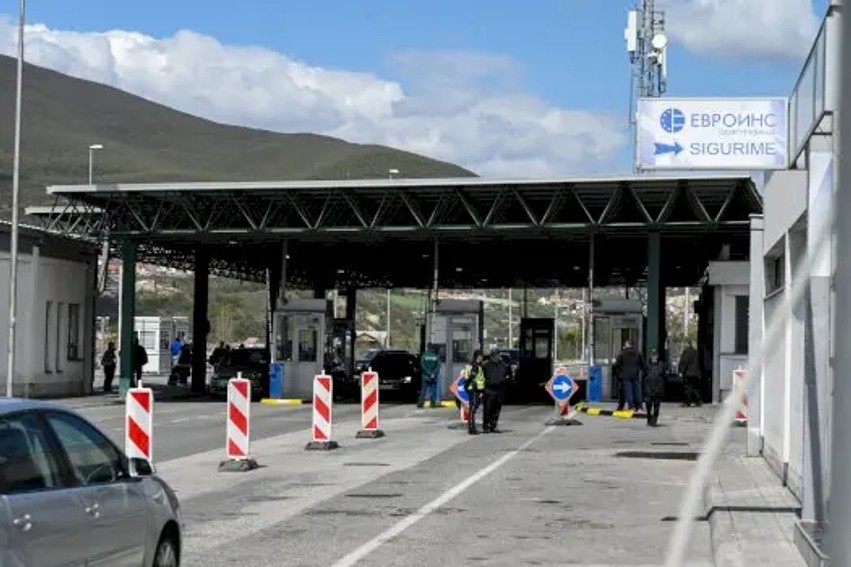 Fluks dhe kolona në pikat kufitare: Pritjet për të lëshuar Kosovën shkojnë deri në një orë e gjysmë