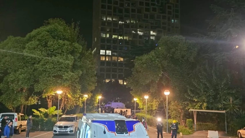 Përplasja pranë selisë blu, Policia jep versionin zyrtar: U sulmuam me molotovë, ndërhyjmë me gaz lotsjellës