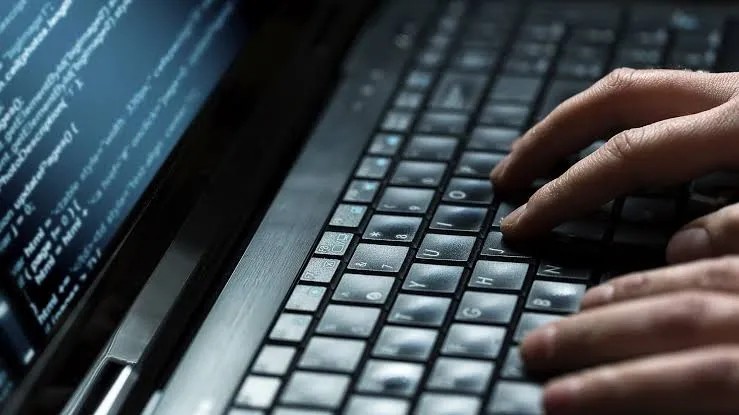 Cënimi i sigurisë kibernetike: Faqet zyrtare qeveritare në mbarë botën detyrohen të ndërpresin shërbimet
